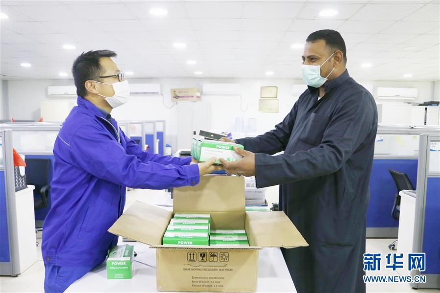 （國際疫情·圖文互動）（3）通訊：防疫、生產(chǎn)兩不誤，沙漠現(xiàn)“棋盤”——記中企承建科威特住房基建項目