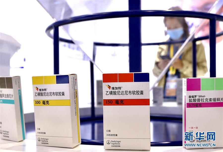 （第三屆進(jìn)博會·圖文互動(dòng)）（8）新疫苗、新療法，進(jìn)博會最“火爆”展區(qū)見聞