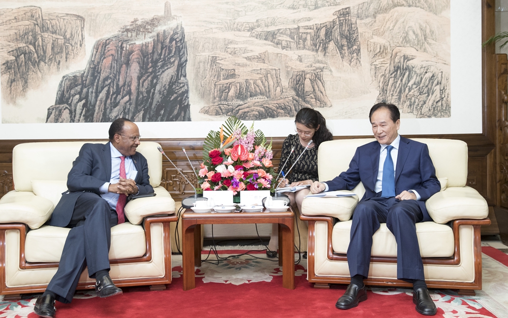 蔡名照會(huì)見(jiàn)聯(lián)合國(guó)副秘書長(zhǎng)兼開發(fā)計(jì)劃署代理署長(zhǎng)蓋圖