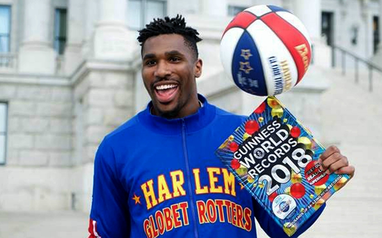 吉尼斯世界紀(jì)錄日：15.26米！向上投籃最高高度