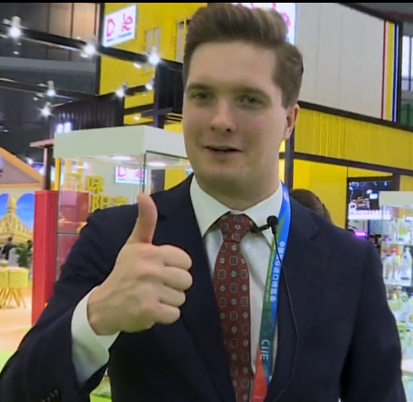 看快閃《不遠(yuǎn)萬(wàn)里來(lái)看“你”》，聽(tīng)老外點(diǎn)贊進(jìn)博會(huì)