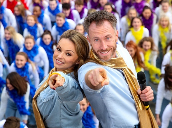 一起來(lái)battle！325名英國(guó)舞者大跳迪斯科破吉尼斯世界紀(jì)錄