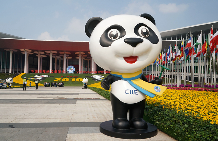 新華時評：從全球首創(chuàng)到全球盛會，進博會啟示了什么？